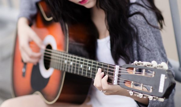 Хотите быстро научиться играть на гитаре? Загляните на сайт «GUITAR GEEK»