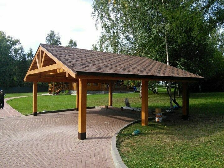 Хотите заказать деревянный навес для авто в Москве? Обращайтесь в компанию «НавесПрофи»