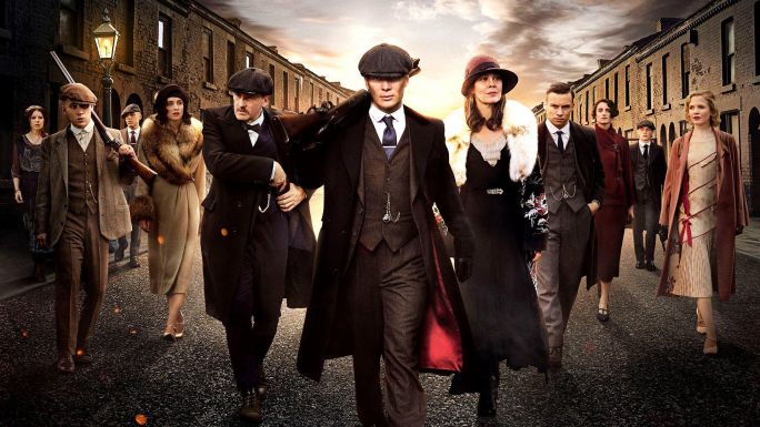 «Острые козырьки» - идеальный атмосферный сериал, который захватывает с первых секунд