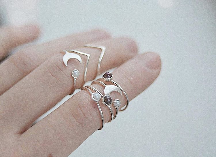 Какие серебряные украшения должны быть у каждой девушки