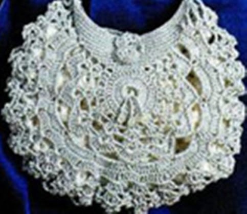 Свадебная вязаная сумочка из ажурных мотивов