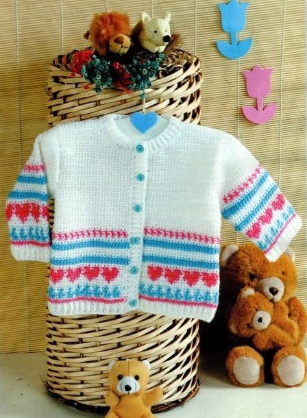Тёплая кофточка крючком с сердечками