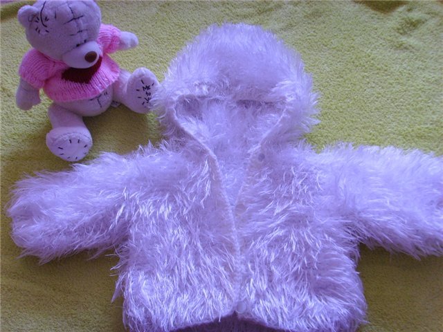 Кофта из травки с капюшоном