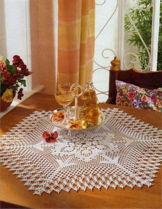 Салфетка "Фиалка" крючком