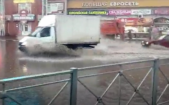 В первый день зимы Брянск затопил ливень В первый день зимы Брянск затопил ливень