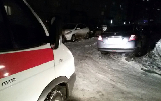 Скорая не смогла заехать во двор в Брянске Скорая не смогла заехать во двор в Брянске