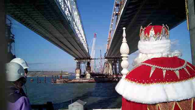 Дед Мороз из Великого Устюга проконтролировал строительство Крымского моста Дед Мороз из Великого Устюга проконтролировал строительство Крымского моста