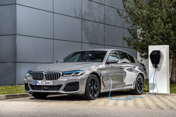 Все о топовом гибриде BMW 545e xDrive Все о топовом гибриде BMW 545e xDrive
