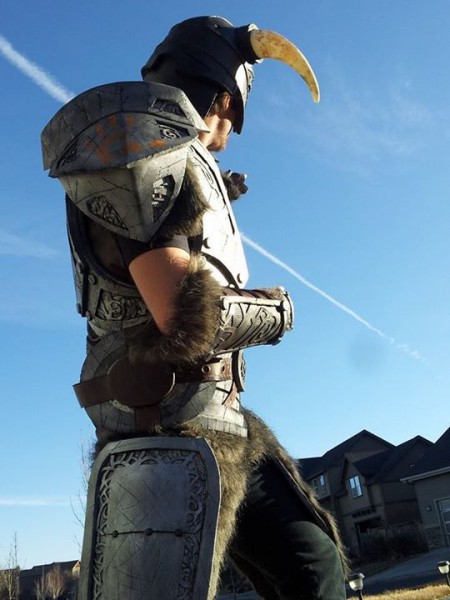 delaem-kostyum-v-duhe-skyrim52