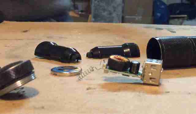 Как сделать водонепроницаемый зарядный USB-модуль на мотоцикл