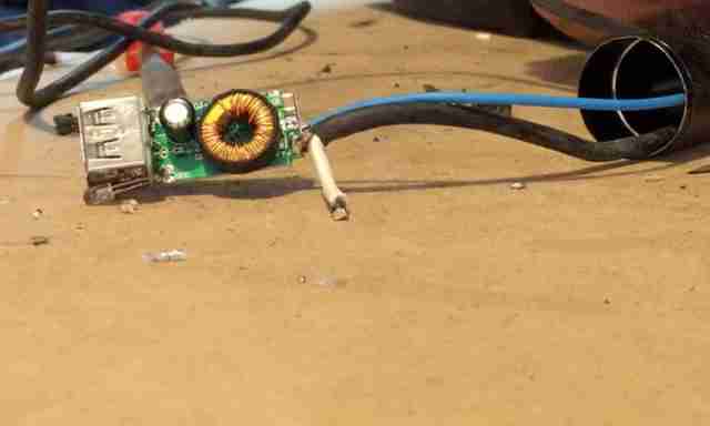 kak-sdelat-vodonepronitsaemyiy-zaryadnyiy-usb-modul-na-mototsikl8