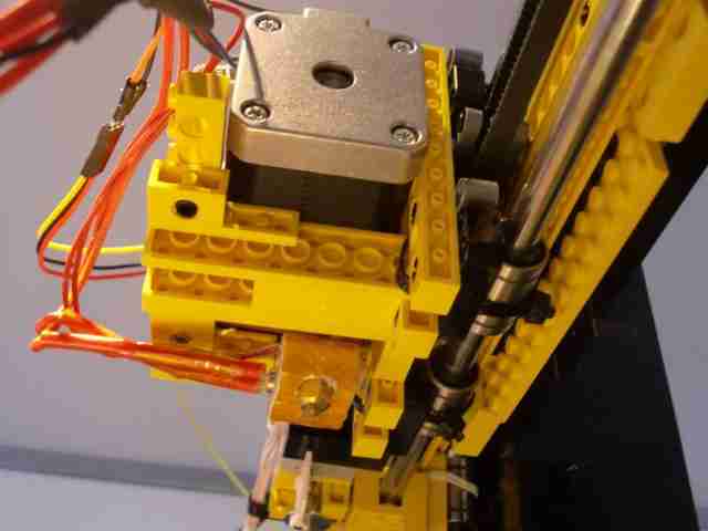 sobiraem-3d-printer-iz-lego-blokov-chast-145