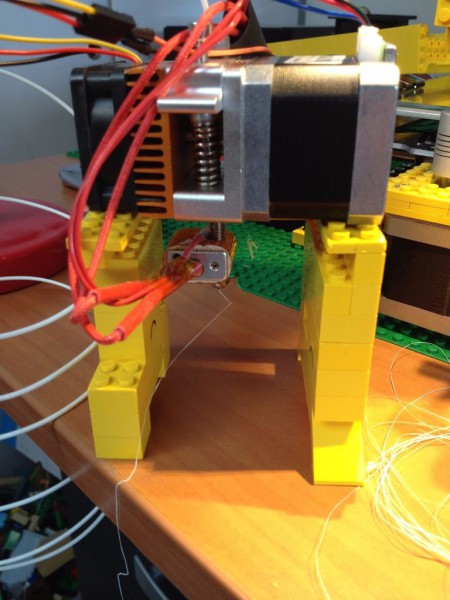 sobiraem-3d-printer-iz-lego-blokov-chast-25