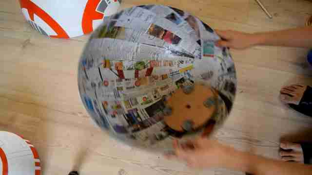 Самодельный дроид BB8, управляемый со смартфона F8YIRTLIJKEOD2C.LARGE