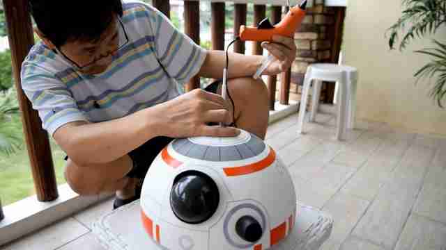 Самодельный дроид BB8, управляемый со смартфона FESTHO7IJKEODHY.LARGE