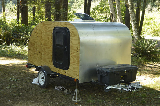 kak-postroit-kemping-treyler-slezinka-chast-11
