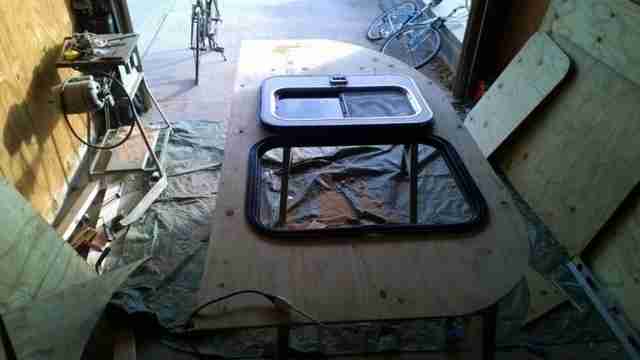 kak-postroit-kemping-treyler-slezinka-chast-124