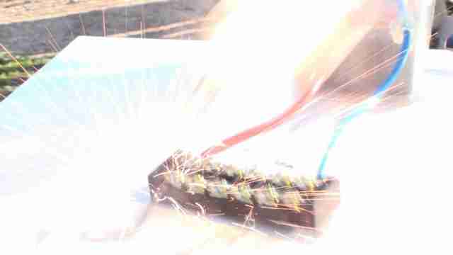 Подключаем LED и лампочку к 1000 вольтам.mp4_snapshot_00.59_[2016.04.28_13.55.04]