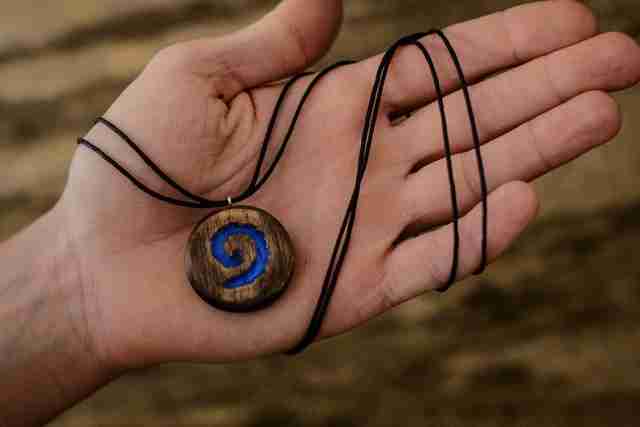 Светящийся медальон с лого игры HearthStone из дерева и смолы своими руками dsc_8051__