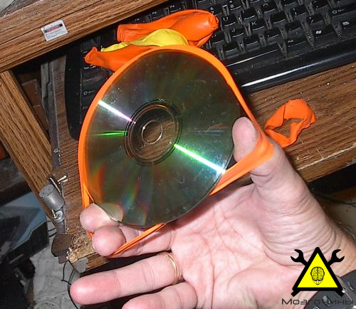 Игрушечный автомобиль из мышеловки своими руками