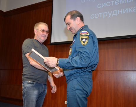 Ветеранам пожарной охраны Среднего Урала вручили государственные жилищные сертификаты Ветеранам пожарной охраны Среднего Урала вручили государственные жилищные сертификаты