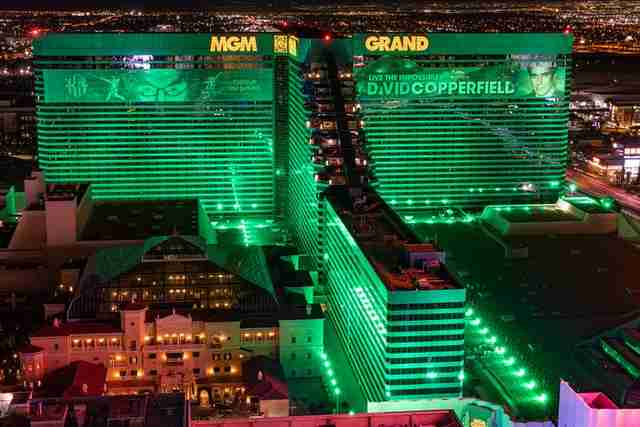 Курортные сборы повышены до 50 долларов за ночь в некоторых отелях MGM Las Vegas Курортные сборы повышены до 50 долларов за ночь в некоторых отелях MGM Las Vegas