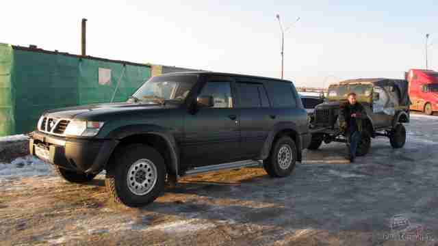 Зимники Томской области Ниссан Патрол и ГАЗ-69 на жесткой сцепке