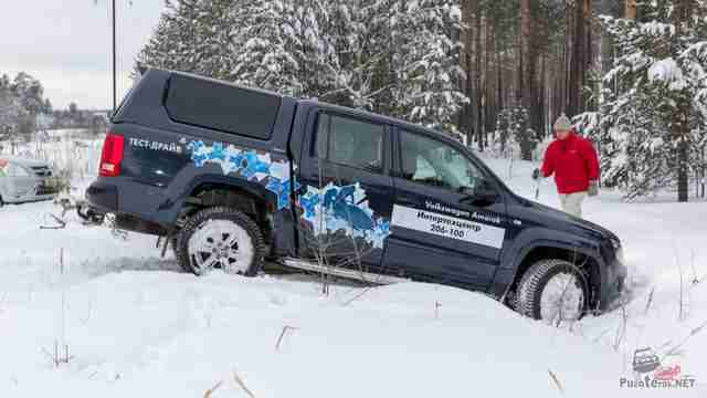 Volkswagen Amarok застрял в канаве