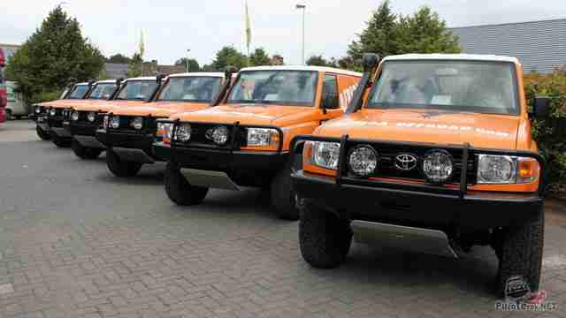 Фото Тойота Лэнд Крузер 70 Фото Toyota Hzj 76 - africa-offroad.com - компания, занимавшаяся перевозкой туристов в африке и устраивающей сафари