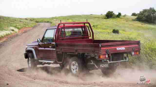 Фото Тойота Лэнд Крузер 70 Красивый двухместный пикап Land Cruiser
