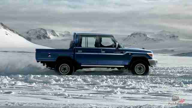 Фото Тойота Лэнд Крузер 70 Пикап со сдвоенной кабиной, Toyota Land cruiser 79 в снегах исландии