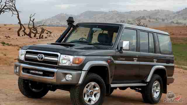 Toyota land cruiser 76 отлично себя чувствует в американской или австралийской пустыне