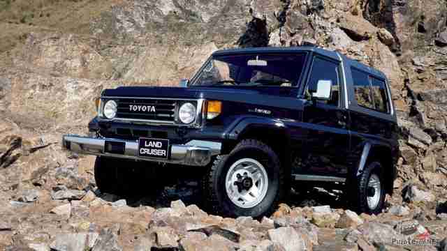 Фото Тойота Лэнд Крузер 70 Toyota land-cruiser 1990 года на курумнике в горах