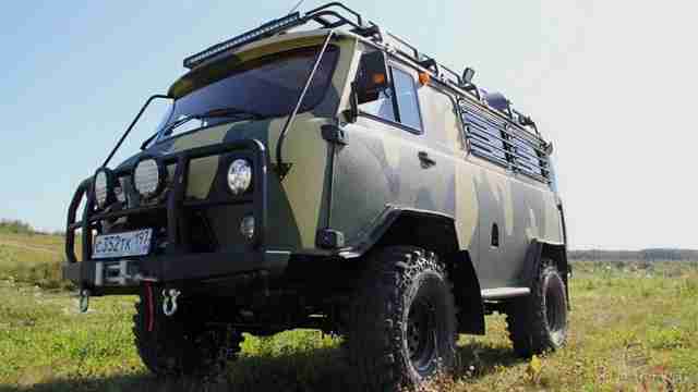 Тюнинг УАЗ Буханка На фото УАЗ Буханка покрыт Raptor, в камуфляжном раскрасе