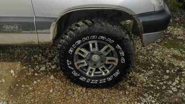 Шеви-нива на шинах Maxxis Bighorn 764