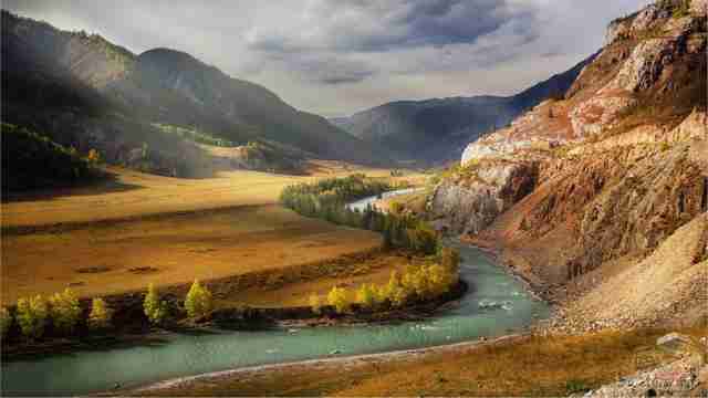Река Алтая осенью