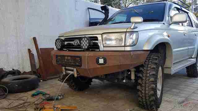 Самодельный силовой бампер на Hilux Surf