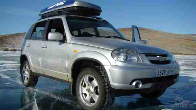 Chevrolet Niva на льду Байкала