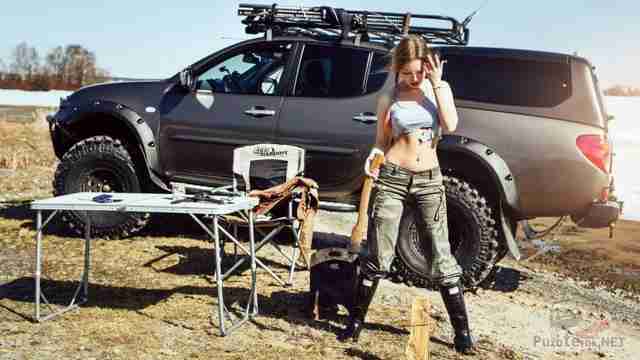 Фото Miss marzipanka с внедорожниками Miss marzipanka c топором Mitsubishi L200