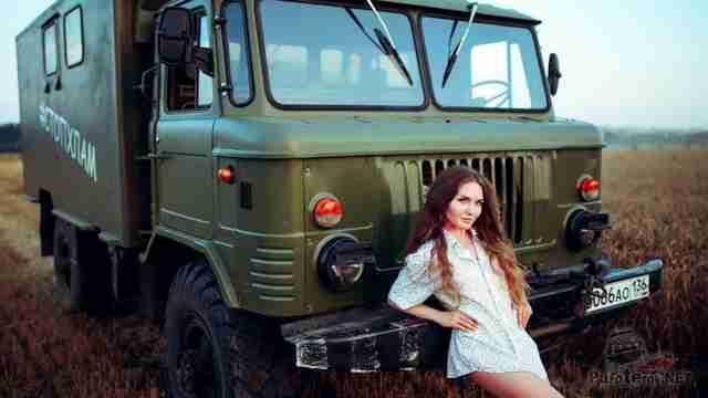 Девушка с ГАЗ-66