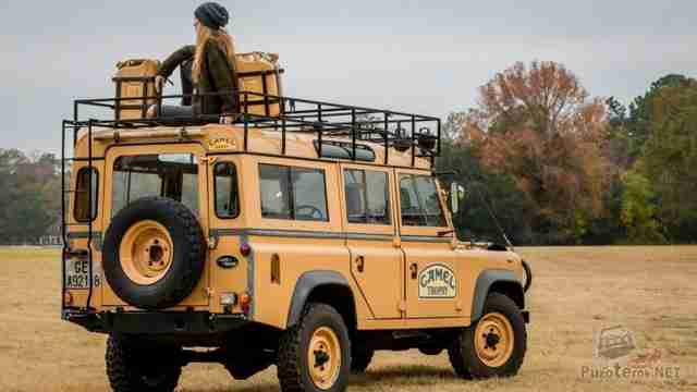 Land Rover Defender (60 фото) Фото девушки с land Rover Defender Camel Trophy