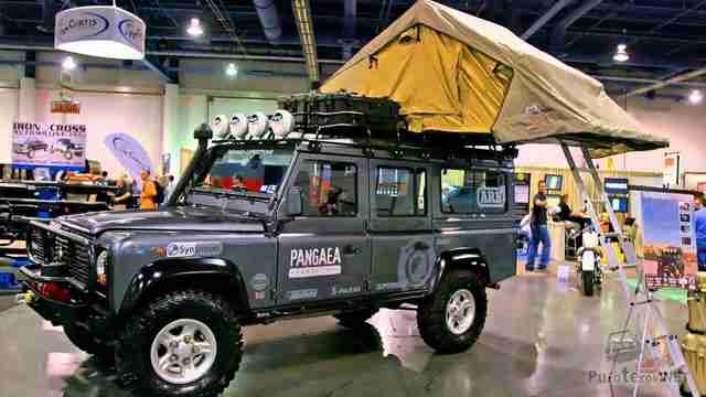 Land Rover Defender (60 фото) Land Rover Defender off Road Tuning на выставке в Москве