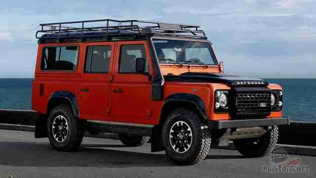 Land Rover Defender (60 фото) Оранжевый дефендер на набережной у моря