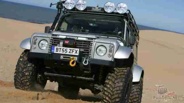 Land Rover Defender (60 фото) Подготовленный дефендер в пустыне