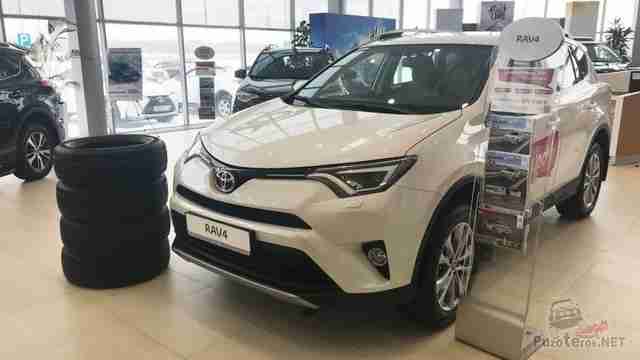 Toyota RAV4 2018 купить у дилера