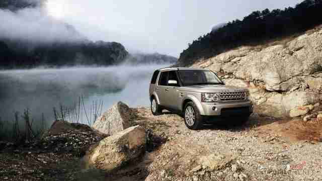 Land Rover discovery 3 на грунтовой дороге