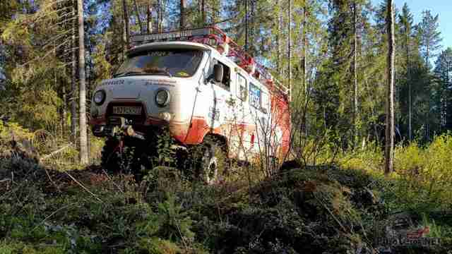 Фото соревнований Ladoga-Trophy УАЗ Буханка участвует в соревнованиях на Ладоге