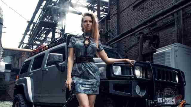 Марципанка с пистолетом и Hummer H3 на заброшке
