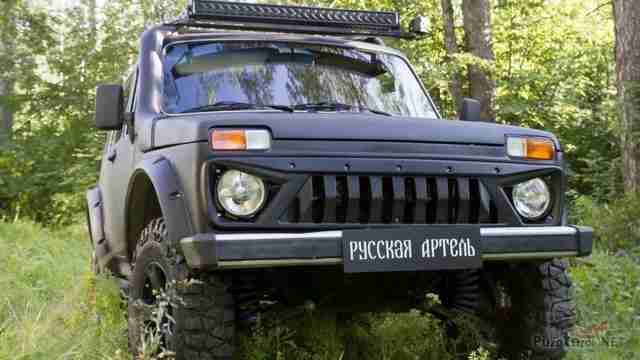Нива в рапторе со стильной пластиковой решёткой радиатора