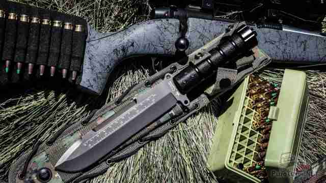 Нож Survivalist, винтовка и патроны